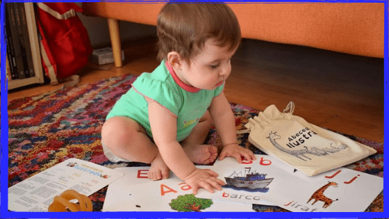 Abecedarios visuales Muchos de nosotros, aprendimos a leer asociando el sonido de una letra a una palabra que empezara con ese sonido. Para esta destreza podemos utilizar los abecedarios visuales con los niños para enseñar los sonidos de las letras.